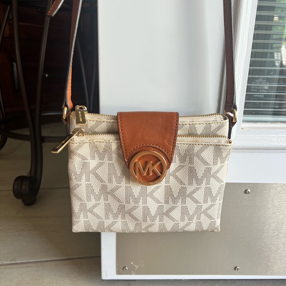 Michael Kors Fulton Small Crossbody